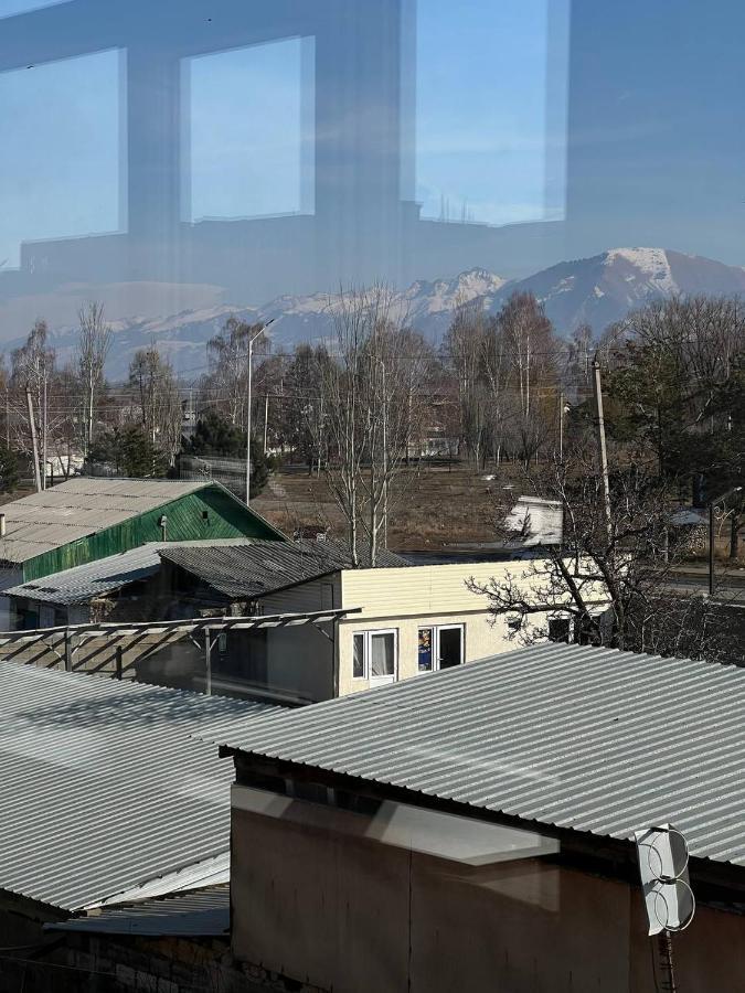Emir Guest House In Karakol Buitenkant foto
