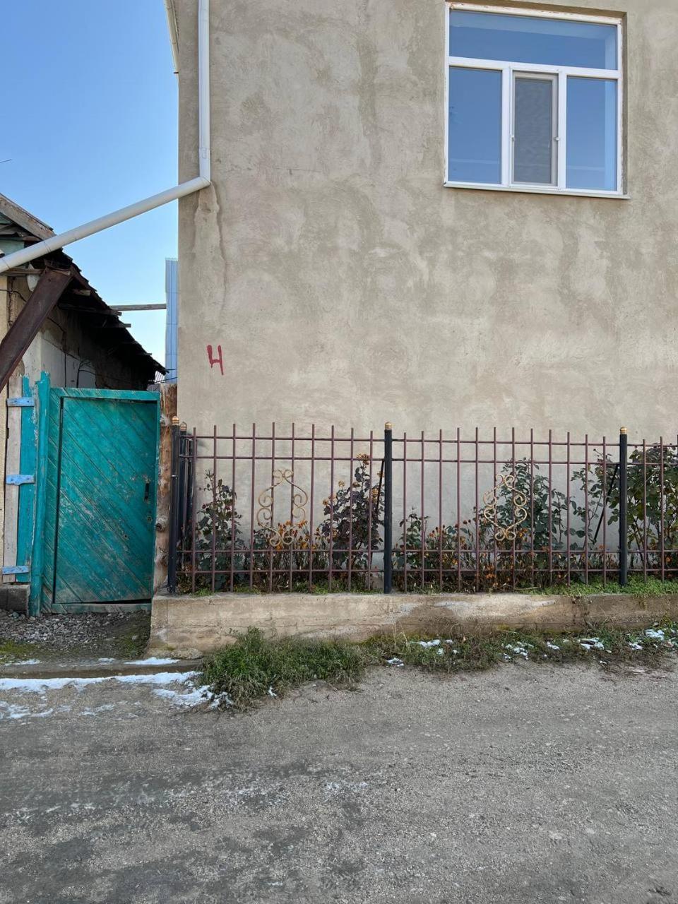 Emir Guest House In Karakol Buitenkant foto