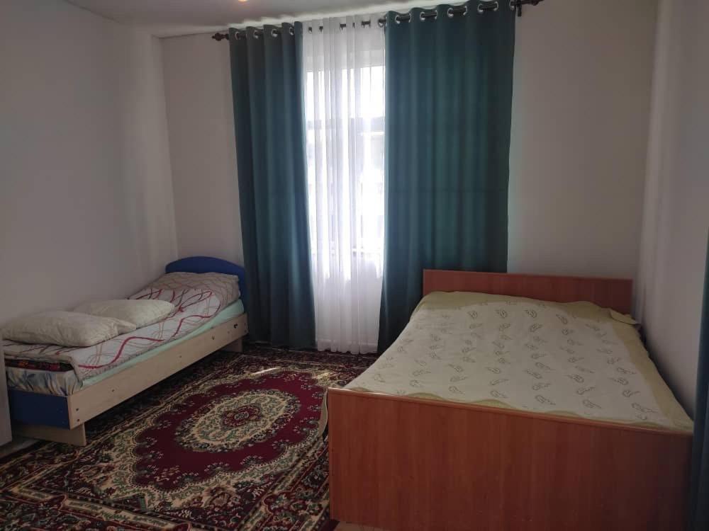 Emir Guest House In Karakol Buitenkant foto