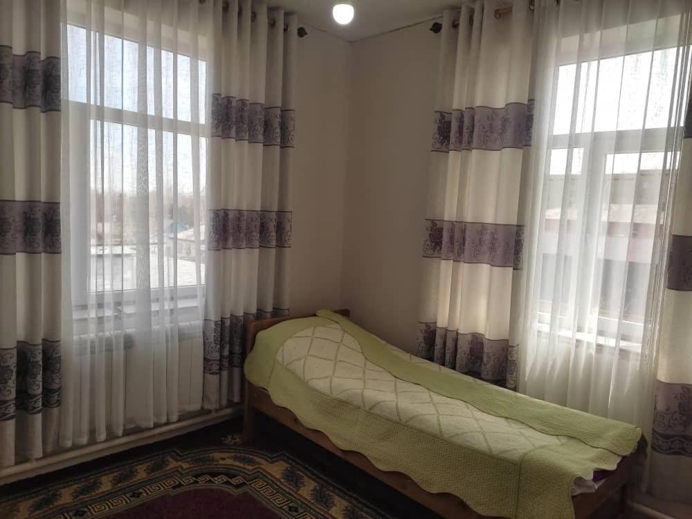Emir Guest House In Karakol Buitenkant foto