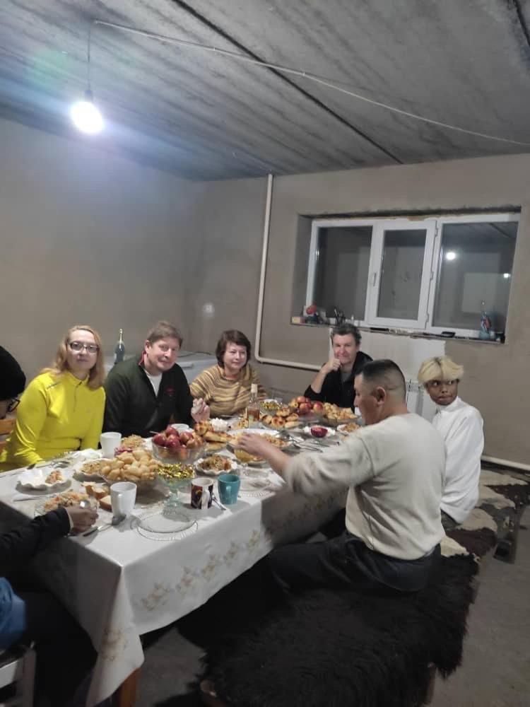 Emir Guest House In Karakol Buitenkant foto