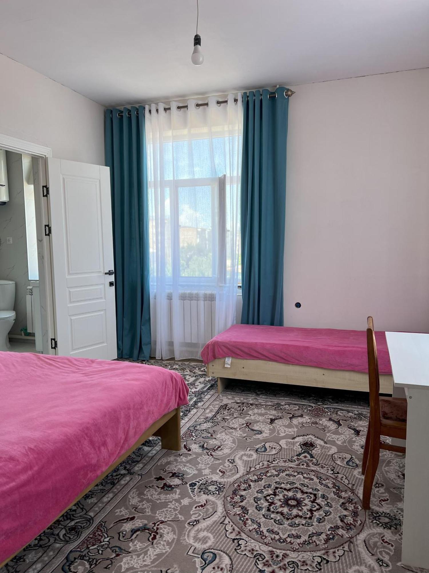 Emir Guest House In Karakol Buitenkant foto